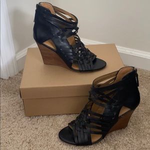 7..5 Nine West black wedge peep toe bootie sandal